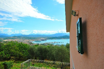 Foto Villa unifamiliare in VIA  MADONNA DELL'OLMO, La Spezia di 70 m²