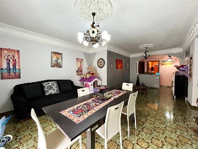 Foto Appartamento in via Salvo D'acquisto, Lascari di 122 m² con 5 locali