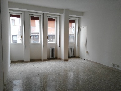 Foto Ufficio in Via Beccaria 22, Terni Centro Storico di 120 m² in vendita