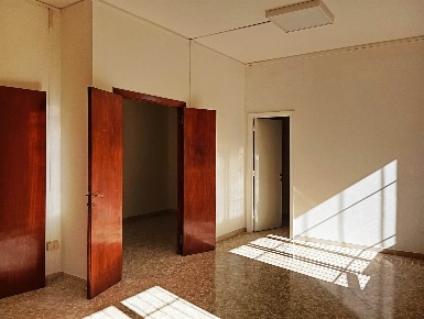 Foto Ufficio in Via Beccaria 22, Terni Centro Storico di 120 m² in vendita