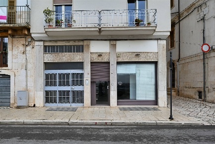 Foto Negozio in Via Estramurale a Mezzogiorno 188/A, Putignano di 59 m²