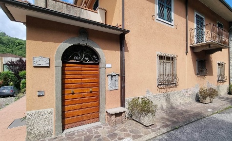 Foto Appartamento a Fivizzano di 140 m² con 5 locali in vendita