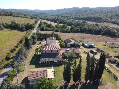 Foto Agriturismo a Monteverdi Marittimo di 32755 m² con 13 locali