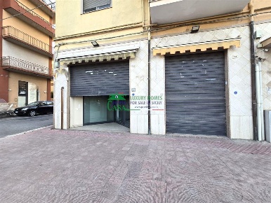 Foto Attività commerciale a Gela di 130 m² in affitto