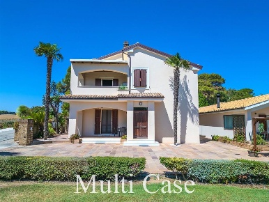 Foto Villa unifamiliare a Porto Recanati Centro di 641 m² con 18 locali