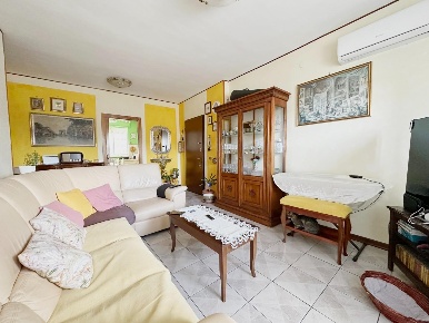 Foto Appartamento a Lucca Sant'Anna di 110 m² con 6 locali in vendita