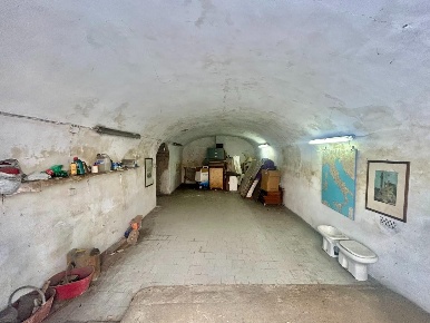 Foto Box a Siena Porta Romana di 45 m² con 1 locali in vendita