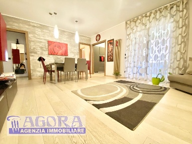 Foto Appartamento a Latina Centro di 90 m² con 5 locali in vendita