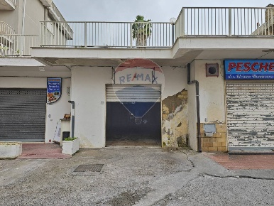 Foto Negozio in via Pintor, Carlentini Carlentini Nord di 140 m² in vendita