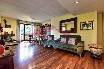 Foto Appartamento in VIA MONTE BIANCO, Saronno di 145 m² con 4 locali