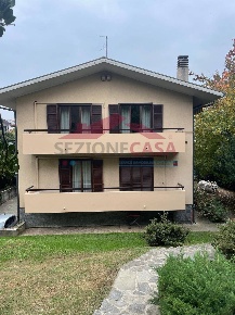 Foto Appartamento in VIA MONTE BIANCO, Saronno di 145 m² con 4 locali