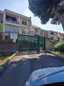 Foto Appartamento in Viale Castagnola, Catania Librino - Zia Lisa di 125 m²