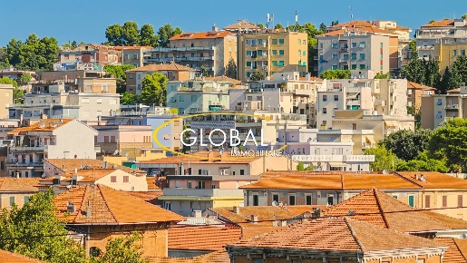 Foto Appartamento a Ancona Adriatico di 187 m² con 6 locali in vendita