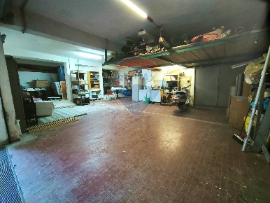 Foto Box in Via Erice, Giardini-Naxos Centro di 103 m² con 1 locali