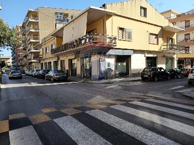 Foto Locale commerciale in Viale Mario Milazzo, Caltagirone Centro