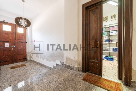 Foto Appartamento in VIA DANTE, Cagliari Sonnino di 141 m² con 8 locali