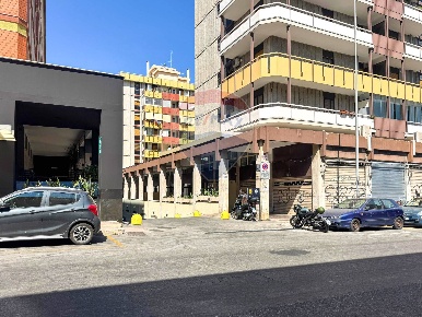 Foto Box in VIATENENTE PILOTA LUCIO CARRI, Bari Carrassi di 25 m²