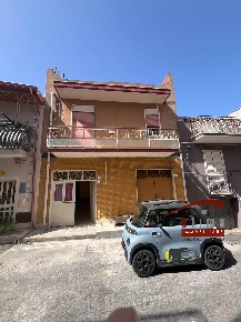 Foto Box in via poggio carrancino, Siracusa di 120 m² con 4 locali