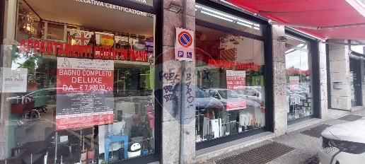 Foto Negozio in VIA AZZONE VISCONTI, Monza Centro Storico di 90 m²
