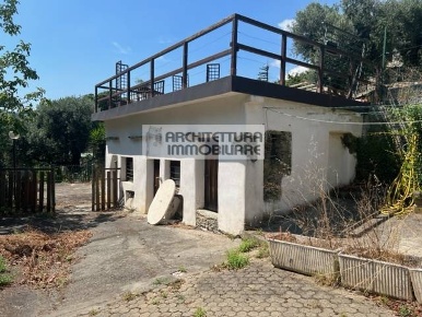 Foto Villa a schiera in VIA CAMPOMARZIO, Varazze Pero di 250 m² in vendita