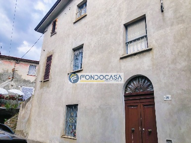 Foto Casa indipendente in Via Giovanni Minzoni, Massa Castagnola di 270 m²