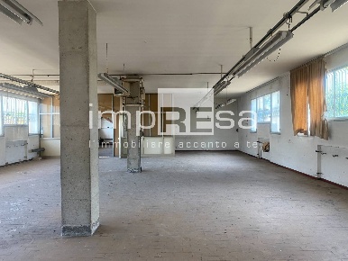 Foto Magazzino in via Biban, Carbonera Centro di 200 m² con 5 locali