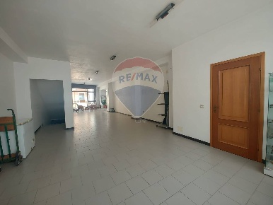 Foto Locale commerciale in Via Indipendenza, Pachino Centro di 77 m²