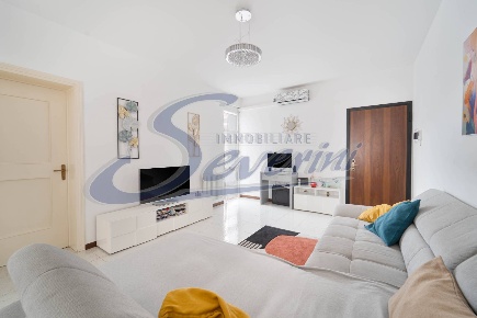 Foto Appartamento in Via Cadorna, Lipomo di 100 m² con 3 locali in vendita