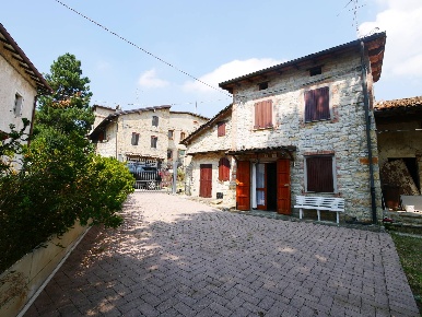 Foto Case semi ndipendenti in Via faeto, Serramazzoni di 120 m² in vendita