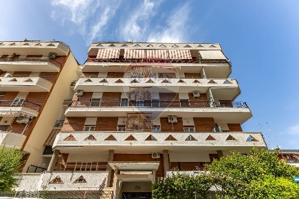Foto Appartamento in Via Domenico Morea, Bari Poggiofranco di 128 m²