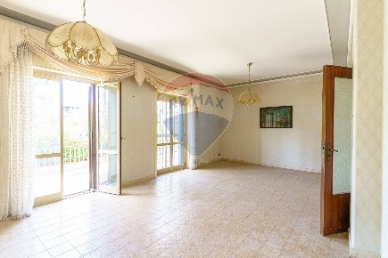 Foto Appartamento in via XXI Aprile, Aci Castello Centro di 100 m²