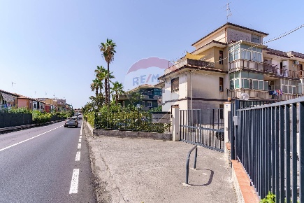 Foto Appartamento in via XXI Aprile, Aci Castello Centro di 100 m²
