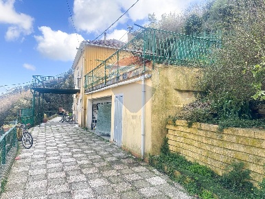Foto Casa indipendente in Via Nazionale Piemonte, Savona di 156 m²