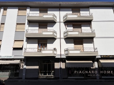Foto Appartamento in Via Sismondo, Pontremoli Centro di 175 m² con 5 locali