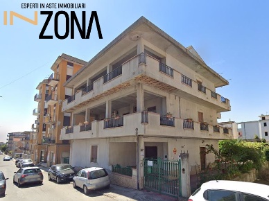 Foto Appartamento in via D. Salvadori, Bianco di 211 m² con 4 locali