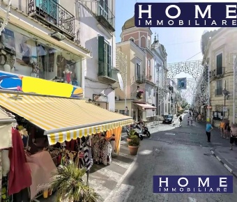 Foto Locale commerciale a Ischia Centro di 55 m² con 1 locali in vendita