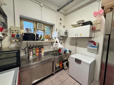 Foto Bar a Verona Stadio di 100 m² con 2 locali in vendita