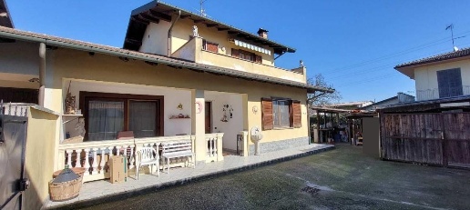 Foto Villa a schiera a Alagna di 146 m² con 4 locali in vendita