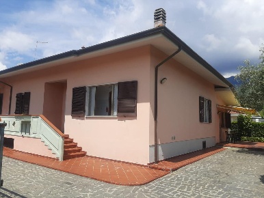 Foto Appartamento a Massa Romagnano di 130 m² con 4 locali in vendita