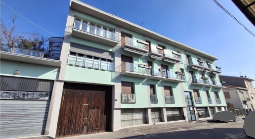Foto Locale commerciale a Bovisio-Masciago di 264 m² con 2 locali
