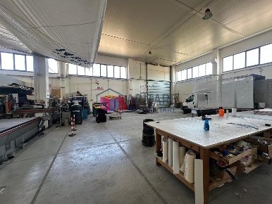Foto Capannone industriale a Campiglia Marittima Centro di 834 m²