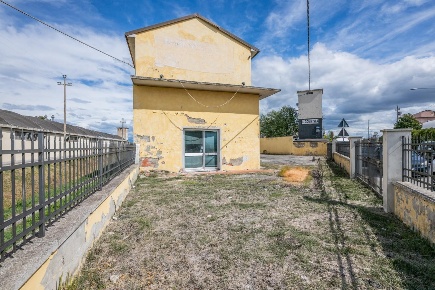 Foto Capannone industriale a Bientina Centro di 800 m² con 3 locali