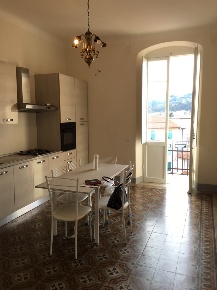 Foto Appartamento a La Spezia di 120 m² con 5 locali in affitto