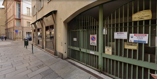 Foto Posti auto in Via Porta Palatina, Torino Quadrilatero Romano di 299 m²