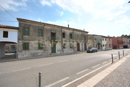 Foto Appartamento in Via Chiesa 58, Albaredo d'Adige Centro di 850 m²
