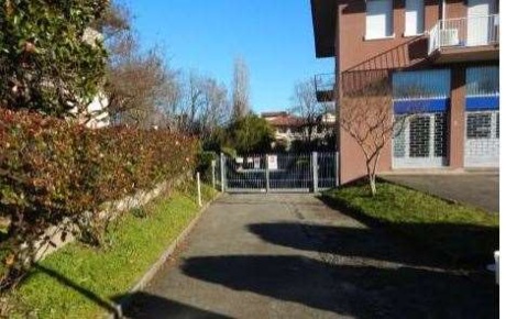 Foto Appartamento in Via Azzano 31, Stezzano di 105 m² con 6 locali