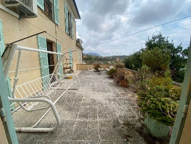 Foto Villa a schiera a Toirano di 185 m² con 7 locali in vendita