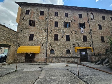 Foto Magazzino a Sant'Angelo in Vado di 400 m² con 5 locali in vendita