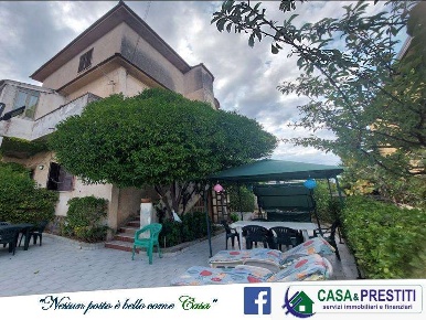 Foto Villa bifamiliare a Castel Volturno di 160 m² con 7 locali in vendita