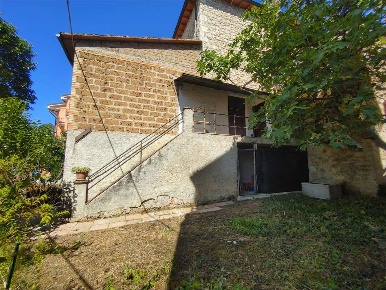 Foto Appartamento a Massa Martana di 105 m² con 6 locali in vendita